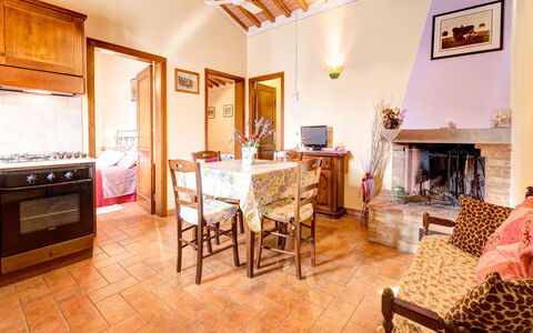 Casale Valdichiana: Ejendom, Værelse, Bygning, Møbel, Indretning, Etage, Ejendom, Hus, Hjem, Stue