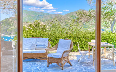 Il Giardino Sul Mare - Levanto: Ejendom, Værelse, Naturlige Landskab, Møbel, Ejendom, Hus, Bygning, Gårdhave, Indretning, Ferie