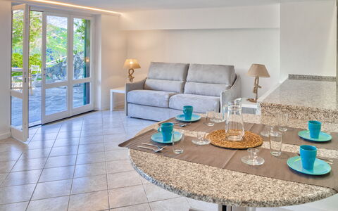 Il Giardino Sul Mare - Levanto: Ejendom, Værelse, Møbel, Indretning, Stue, Ejendom, Kaffebord, Bygning, Hus, Bord