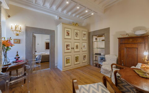 Casa Annateresa: Billedramme, Bord, Møbel, Stol, Couch, Træ, Stue, Stueplante, Indretning, Plante