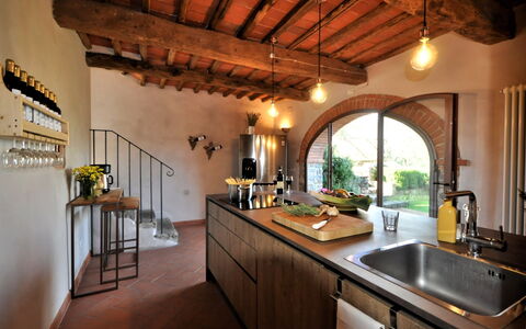 Villa Claudia: Køkkenvask, Tap, Håndvask, Ejendom, Countertop, Cabinetry, Sanitærarmatur, Træ, Køkken, Indretning