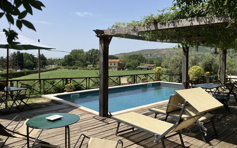 Villa Toppani Del Sodo: Vand, Himmel, Plante, Ejendom, Svømmepøl, Stol, Skygge, Træ, Udendørs Møbler, Ejerlejlighed