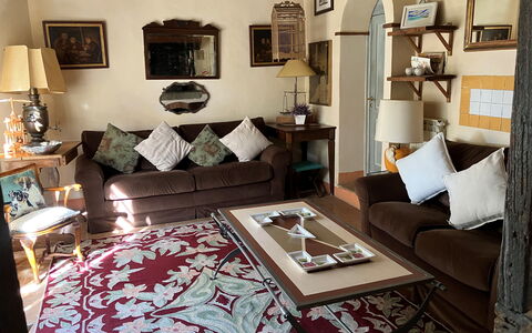 Villa Toppani Del Sodo: Billedramme, Møbel, Komfort, Belysning, Indretning, Lampe, Etage, Gulvbelægning, Træ, Stue