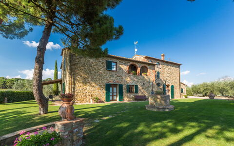 Villa Poggiospinoso: Ejendom, Hus, Estate, Hjem, Bygning, Himmel, Ejendom, Græs, Træ, Arkitektur