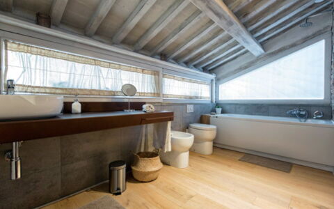 Villa Milluzzi: Bygning, Møbel, Couch, Bord, Tap, Træ, Vindue, Hus, Stue, Etage