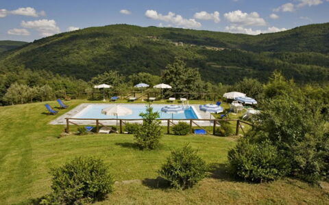 Villa Il Biancospino: Plante, Sky, Himmel, Bjerg, Plantesamfund, Naturlige Landskab, Skygge, Land Lot, Highland, Træ