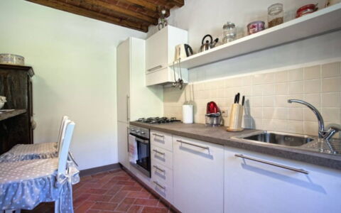 Villa Sole: Cabinetry, Køkkenvask, Håndvask, Countertop, Tap, Bygning, Køkken, Komfur, Træ, Belysning