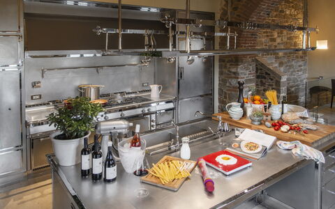 Villa Pianvecchio: Mad, Køkken, Måltid, Tallerkner, Køkken, Fad, Køkken Apparat, Brunch, Lysarmatur, Blomsterkrukke