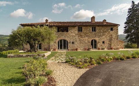 Villa Pianvecchio: Plante, Land Lot, Hus, Busk, Ejendom, Have, Landdistrikt, Dør, Tag, Mursten