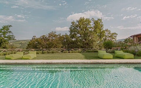 Villa Pianvecchio: Svømmepøl, Sky, Ejendom, Ejendom, Azure, Aqua, Boligområde, Udvej, Kompositmateriale, Have