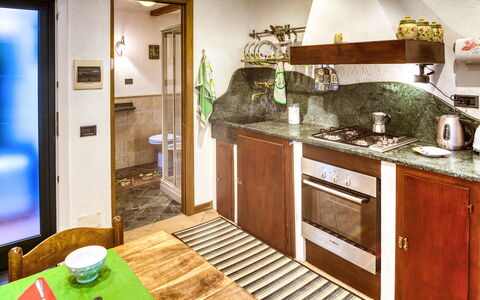 Mario - Levanto: Belysning, Værelse, Træ, Indretning, Grøn, Ejendom, Etage, Gulvbelægning, Sanitærarmatur, Lysarmatur