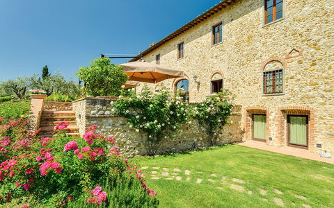 Villa Sole Del Chianti: Plante, Blomst, Bygning, Vindue, Ejendom, Himmel, Træ, Naturlige Landskab, Land Lot, Hus
