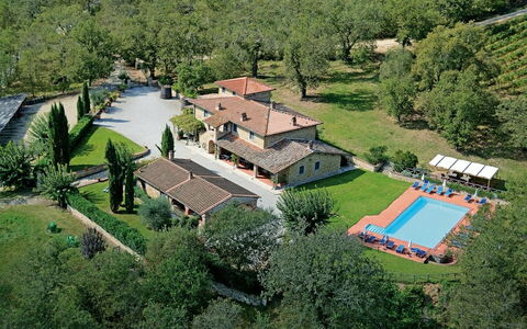 Agriturismo L'incrociata: Plante, Bygning, Træ, Land Lot, Urban Design, Arkitektur, Naturlige Landskab, Hus, Kvarter, Boligområde