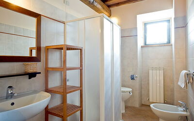 Dispensa: Ejendom, Sanitærarmatur, Tap, Håndvask, Blå, Badeværelse, Badeværelsesvask, Purple, Indretning