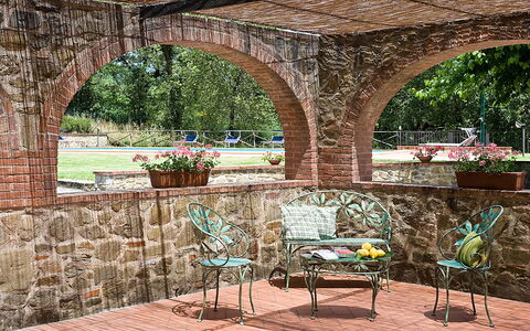 Cottage Capanna: Plante, Møbel, Bord, Stol, Blomsterkrukke, Skygge, Udendørs Møbler, Udendørs Bord, Bygning, Træ