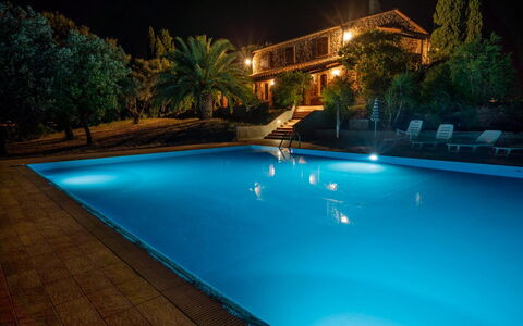 Campo Valerio: Vand, Bygning, Ejendom, Plante, Svømmepøl, Træ, Azure, Natur, Belysning, Krop Af Vand