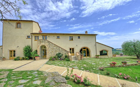 Villa Le Buche: Sky, Plante, Himmel, Bygning, Ejendom, Vindue, Træ, Dør, Hus, Land Lot