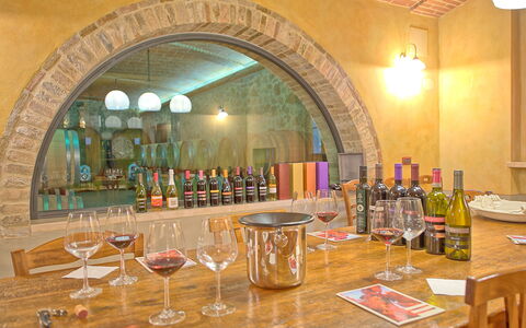 Villa Le Buche: Bord, Drinkware, Flaske, Bordservice, Møbel, Glasservice, Vin, Barware, Glas Flaske