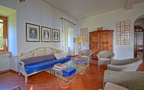Villa Sorbaiano: Billedramme, Ejendom, Møbel, Bygning, Couch, Træ, Komfort, Bord, Stue, Indretning