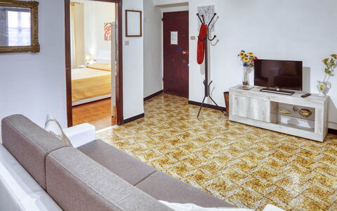 Nina Home - Levanto: Ejendom, Cabinetry, Bygning, Komfort, Indretning, Gulvbelægning, Træ, Dør, Etage, Hus