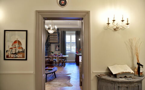 Appartamenti Troise: Bygning, Billedramme, Bord, Træ, Arkitektur, Indretning, Hus, Etage, Gulvbelægning, Ejendom