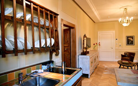 Appartamenti Troise: Køkkenvask, Møbel, Countertop, Cabinetry, Håndvask, Billedramme, Tap, Indretning, Træ, Køkken