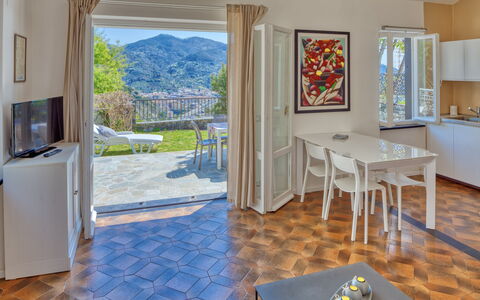 Marlà - Levanto: Bord, Ejendom, Møbel, Azure, Træ, Plante, Indretning, Stue, Gulvbelægning, Etage