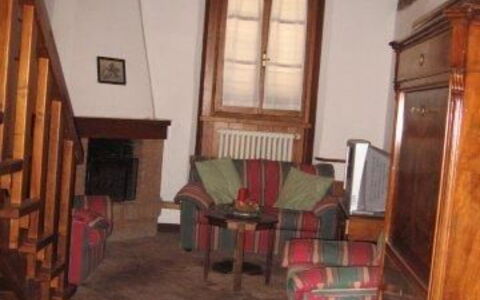 Residenza D'epoca: Ejendom, Vindue, Træ, Bygning, Plante, Hus, Bejdse, Etage, Stueplante, Stue