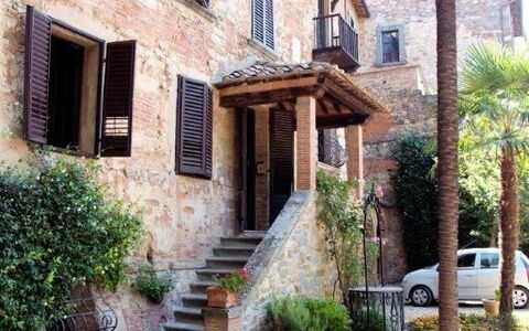 Residenza D'epoca: Plante, Bygning, Vindue, Blomsterkrukke, Blomst, Træ, Himmel, Hjul, Stueplante, Hus