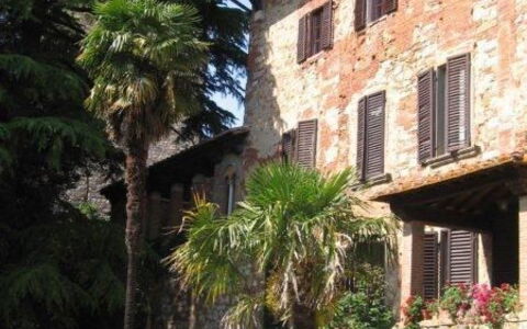 Residenza D'epoca: Plante, Bygning, Ejendom, Vindue, Blomsterkrukke, Hus, Træ, Himmel, Arecales, Kvarter