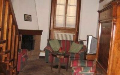 Il Rustico: Ejendom, Vindue, Træ, Bygning, Plante, Hus, Bejdse, Etage, Stueplante, Stue