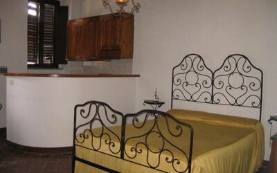 Antico Talamo: Møbel, Ejendom, Træ, Komfort, Indretning, Bed Frame, Vindue, Bygning, Gulvbelægning, Etage