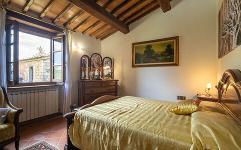 Valdambra Villa: Væg, Møbel, Hjem, Soveværelse, Hus, Seng, Bed Frame, Værelse, Skuffe, Lampe