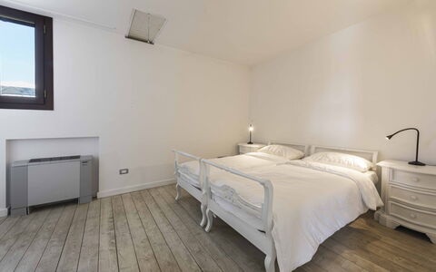 Casina Dell'acquaborra: Seng, Møbel, Indretning, Etage, Gulvbelægning, Soveværelse, Væg, Loft, Træ, Sengetøj