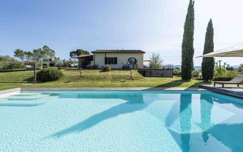 Casina Dell'acquaborra: Blå, Svømmepøl, Udvej, Kompositmateriale, Eco Hotel, Skygge, Fritid, Estate, Villa, Udendørs Møbler