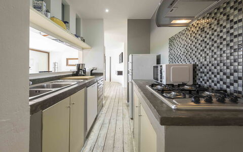 Casina Dell'acquaborra: Køkken, Countertop, Køkken Apparat, Indretning, Væg, Komfur, Større Bandage, Gulvbelægning, Træ, Loft