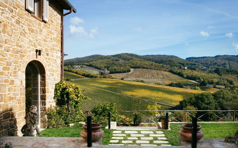 Villa Castiglioni: Plante, Himmel, Sky, Ejendom, Vindue, Bygning, Blomsterkrukke, Græs, Landskab, Stueplante