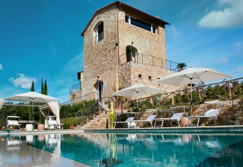 Villa Castiglioni: Vand, Himmel, Sky, Plante, Bygning, Blå, Svømmepøl, Azure, Arecales, Hus