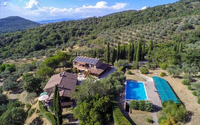 Casale Di Montali: Sky, Himmel, Plante, Ejendom, Bjerg, Plantesamfund, Bygning, Natur, Naturlige Landskab, Træ