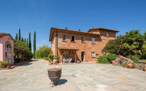 Villa Lorenzana: Plante, Himmel, Bygning, Blomsterkrukke, Vindue, Hus, Træ, Landskab, Kvarter, Stueplante