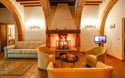 Castelletto Weddings And Events: Møbel, Ejendom, Komfort, Træ, Stol, Bord, Orange, Indretning, Belysning, Stue