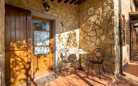 Casa Del Colle: Ejendom, Møbel, Bygning, Stol, Vindue, Træ, Bord, Indretning, Belysning, Etage