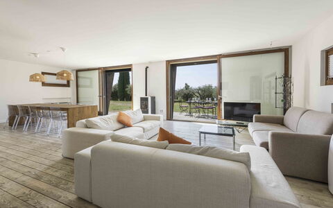 Villa Dell'acquaborra: Gulvbelægning, Træ, Møbel, Etage, Indretning, Couch, Loft, Trægulve, Stue, Bord