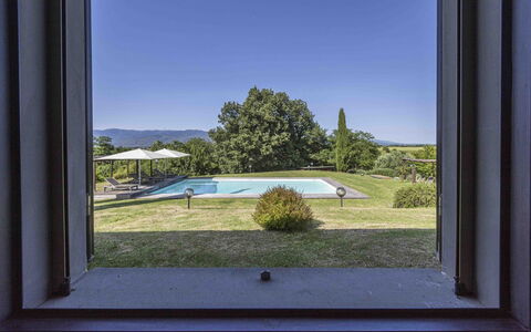 Villa Dell'acquaborra: Land Lot, Skygge, Have, Lawn, Landscaping, Svømmepøl, Stuehus, Backyard