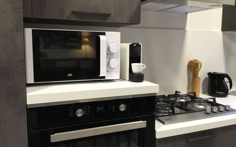 La Terrazza Di Todi: Cabinetry, Ejendom, Køkken Apparat, Komfur, Countertop, Køkken, Gaskomfur, Husholdningsapparat, Cooktop, Komfur