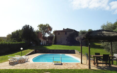 San Lorenzo: Plante, Himmel, Vand, Bygning, Sky, Natur, Træ, Svømmepøl, Land Lot, Rektangel