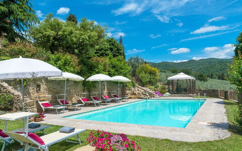 Villa Taragnano: Vand, Plante, Sky, Himmel, Ejendom, Svømmepøl, Blå, Natur, Træ, Paraply