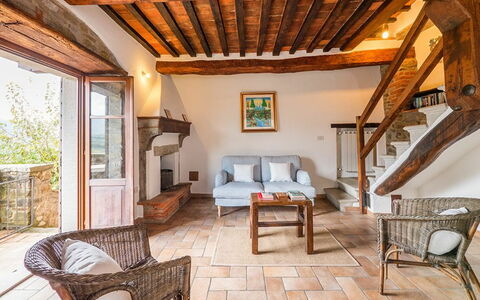 Villa Taragnano: Bygning, Møbel, Vindue, Stol, Træ, Stue, Couch, Indretning, Gulvbelægning, Bord