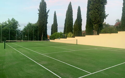 Il Poggiolo: Himmel, Plante, Sky, Natur, Sportsudstyr, Træ, Land Lot, Græs, Hældning, Evergreen