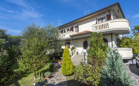 Residenza Garosi: Himmel, Plante, Bygning, Sky, Ejendom, Vindue, Træ, Hus, Fritid, Facade